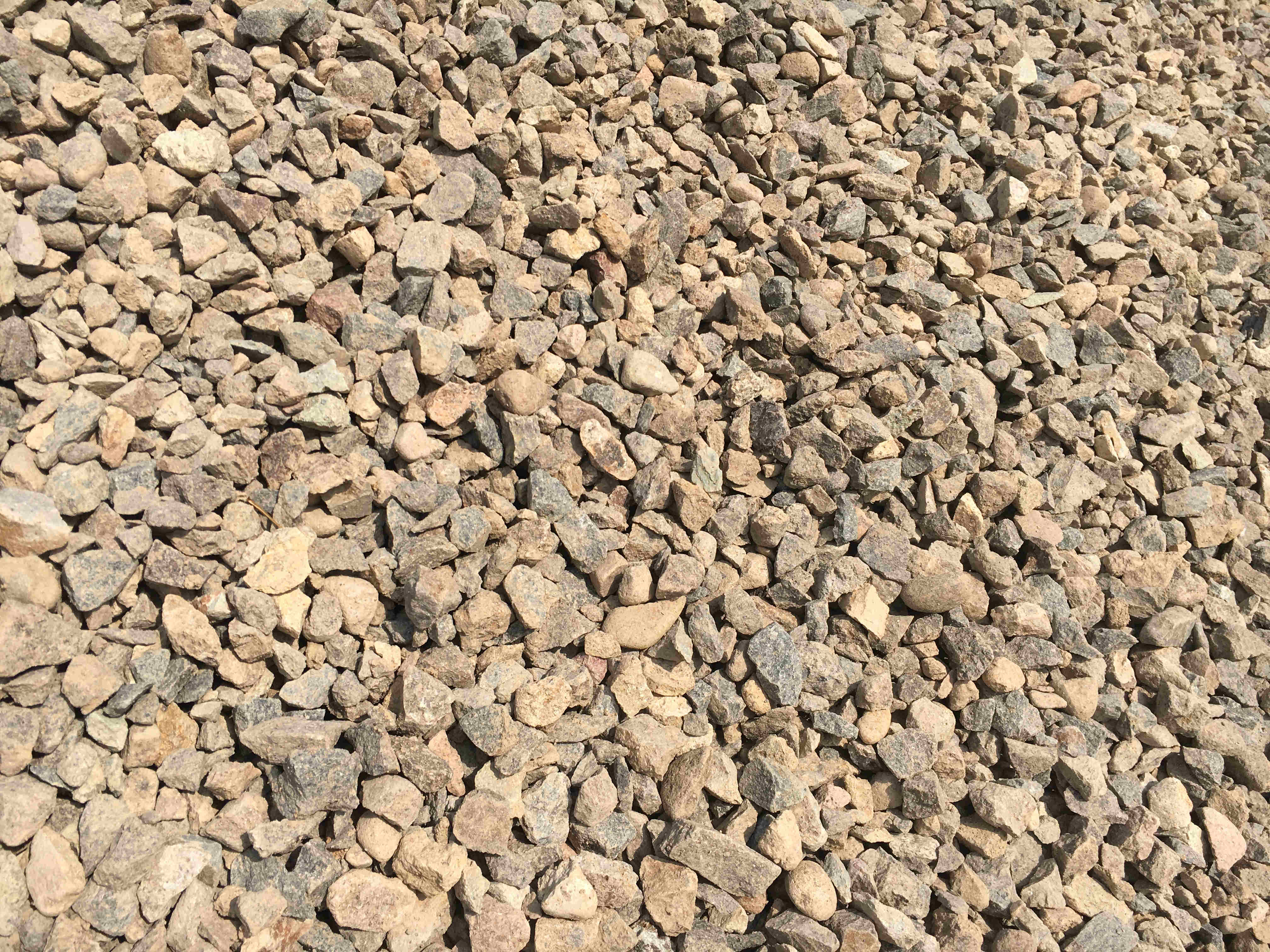 【機(jī)制砂】劣質(zhì)的機(jī)制砂不符合鐵路的建設(shè)要求？高品質(zhì)砂石骨料加工的流程有哪些?