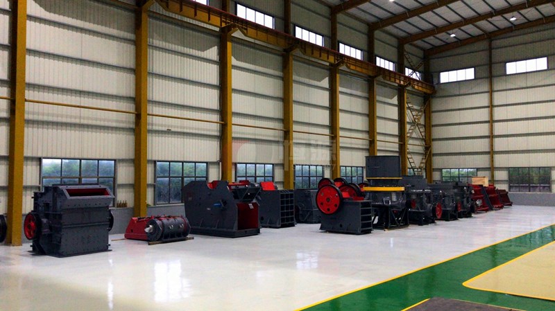 破碎機(jī)工廠設(shè)備展廳一角 破碎機(jī)工廠設(shè)備展廳一角